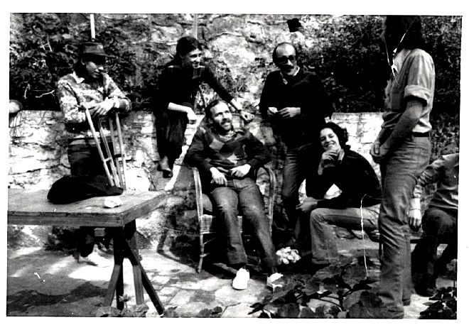 César con compañeros en el local de Córdoba, fines de 1972